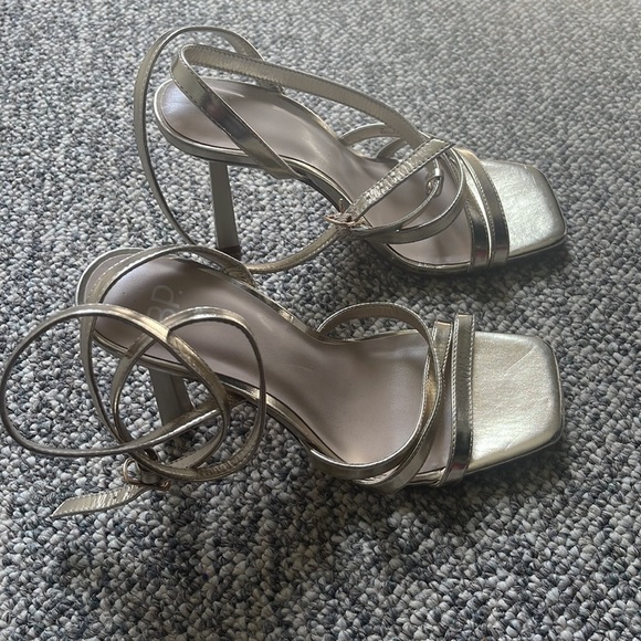 Women’s BP gold sandals-Size 7 - Picture 3 of 4